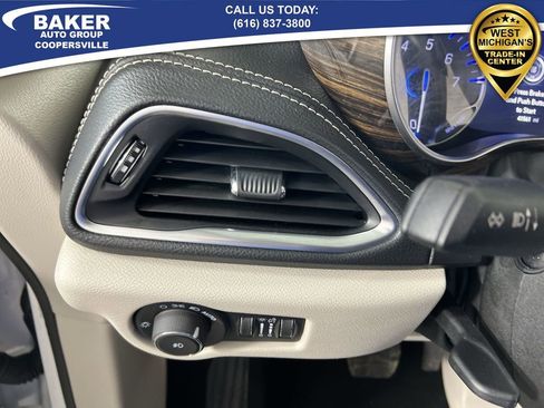 Used 2024 Chrysler Pacifica Limited image 19