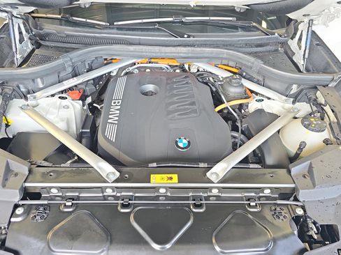 Used 2025 BMW X5 xDrive50e AWD/4WD image 29