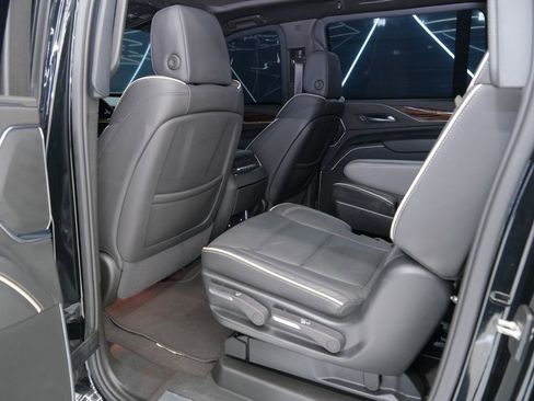 Used 2024 Cadillac Escalade ESV Premium Luxury image 45