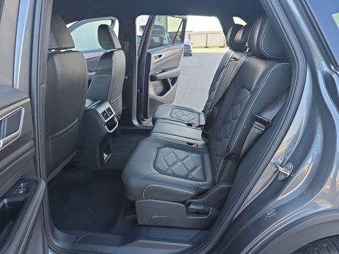 Used 2025 Volkswagen Atlas Cross Sport SE FWD image 16