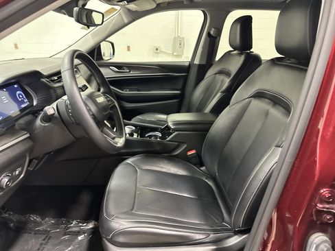 Used 2021 Jeep Grand Cherokee L Limited AWD/4WD image 16