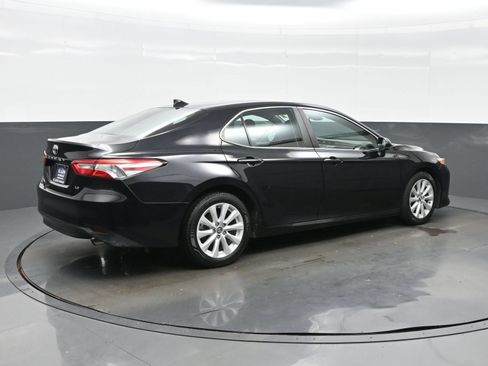 Used 2020 Toyota Camry LE FWD image 6