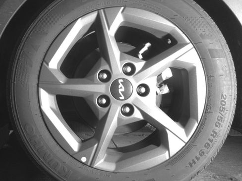 Used 2025 Kia K4 LXS image 14