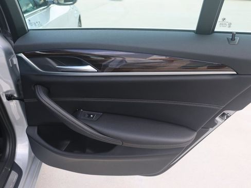 Used 2018 BMW 530i xDrive image 24