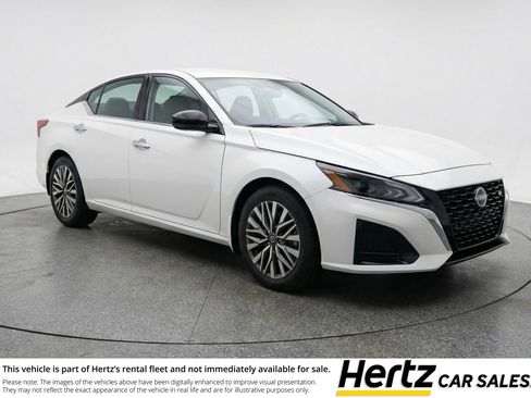 Used 2025 Nissan Altima 2.5 SV FWD image 1