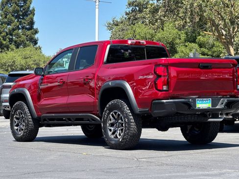 Used 2026 Chevrolet Colorado ZR2 w/ Technology Package AWD/4WD image 5
