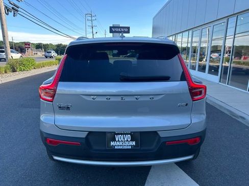 Used 2025 Volvo XC40 B5 Plus AWD/4WD image 4