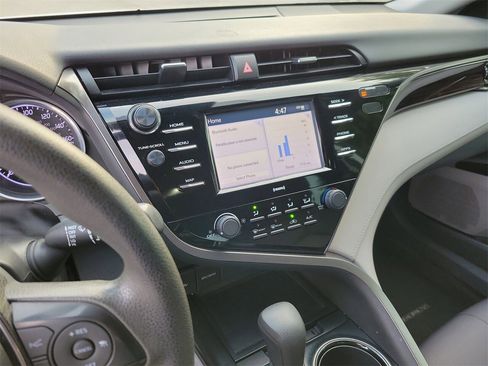 Used 2020 Toyota Camry LE image 23