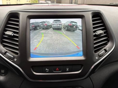 Used 2021 Jeep Cherokee Trailhawk w/ Comfort/Convenience Group AWD/4WD image 20