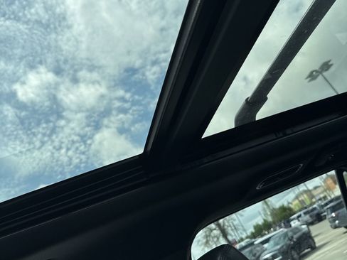 Used 2021 Ford Expedition Max XLT image 12