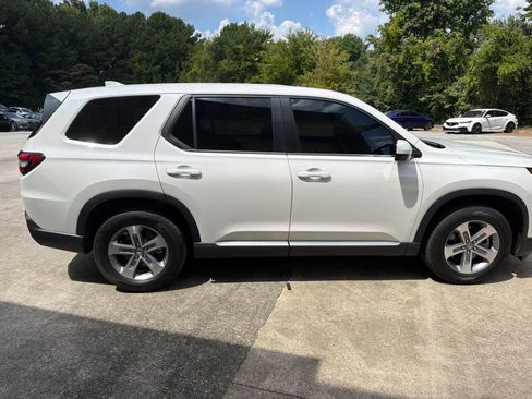 Used 2025 Honda Pilot EX-L image 14