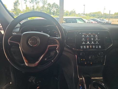 Used 2022 Jeep Grand Cherokee Laredo X AWD/4WD image 16
