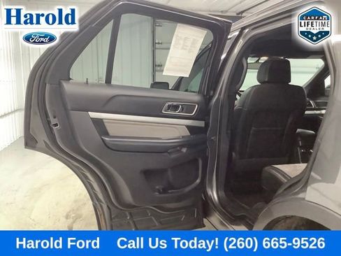 Used 2017 Ford Explorer XLT w/ XLT Technology Feature Bundle FWD image 13