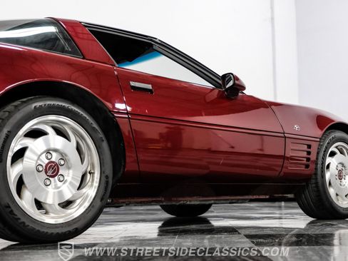 Used 1993 Chevrolet Corvette Coupe image 25
