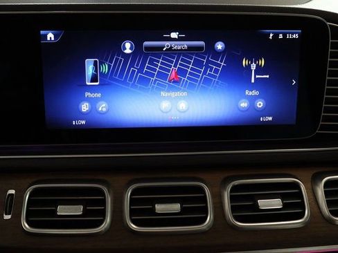 Used 2025 Mercedes-Benz GLE 450e 4MATIC w/ AMG Line Interior image 7