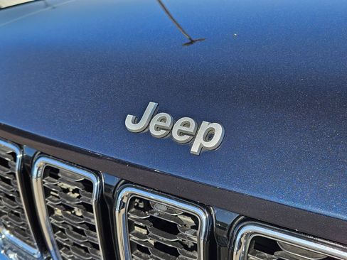 Used 2024 Jeep Grand Cherokee Limited RWD image 10