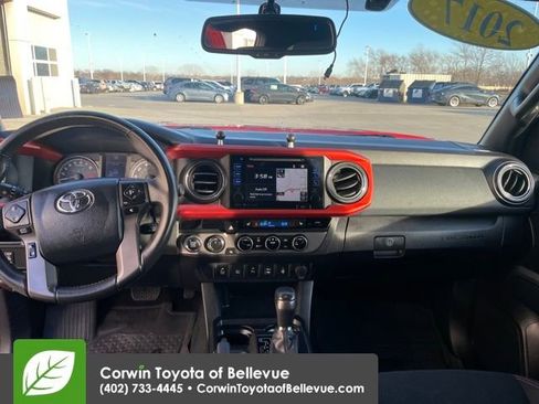 Used 2017 Toyota Tacoma TRD Off-Road image 12