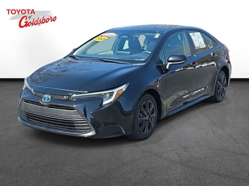 Used 2024 Toyota Corolla LE image 1