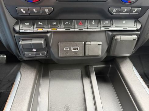 Used 2019 Chevrolet Silverado 1500 High Country image 25