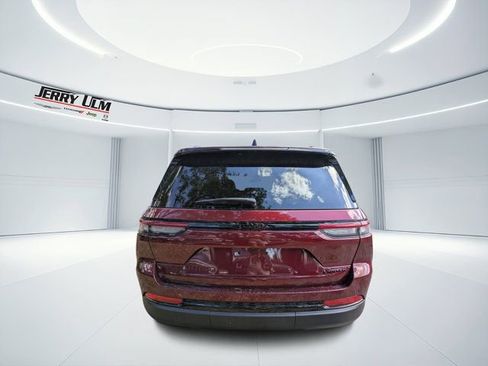 New 2025 Jeep Grand Cherokee Limited w/ Black Appearance Package RWD image 4
