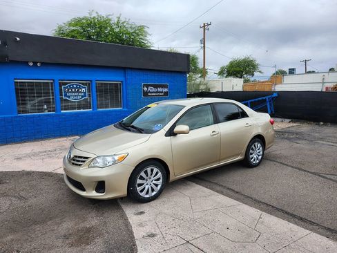 Used 2013 Toyota Corolla LE FWD image 2