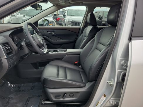 Used 2023 Nissan Rogue SV w/ SV Premium B Package FWD image 10