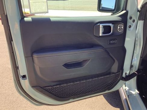 Used 2024 Jeep Wrangler Unlimited Sahara w/ Technology Group AWD/4WD image 9