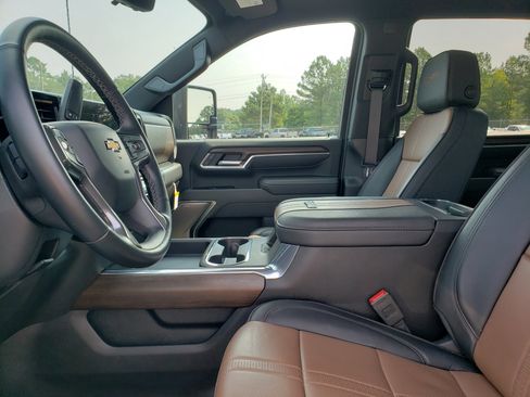 Used 2025 Chevrolet Silverado 3500 High Country w/ High Country Premium Package AWD/4WD image 26