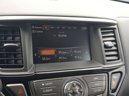 Used 2020 Nissan Pathfinder S image 17