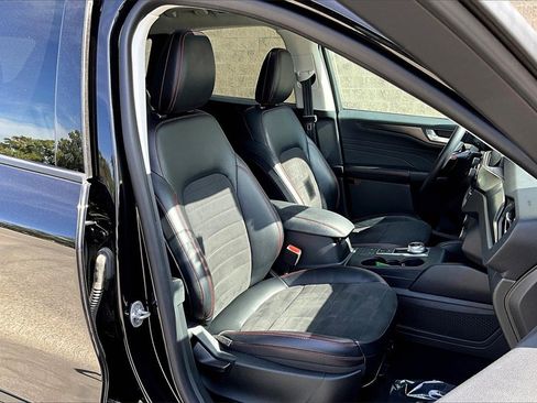 Certified 2022 Ford Escape SEL w/ SEL Stealth AWD Package image 7