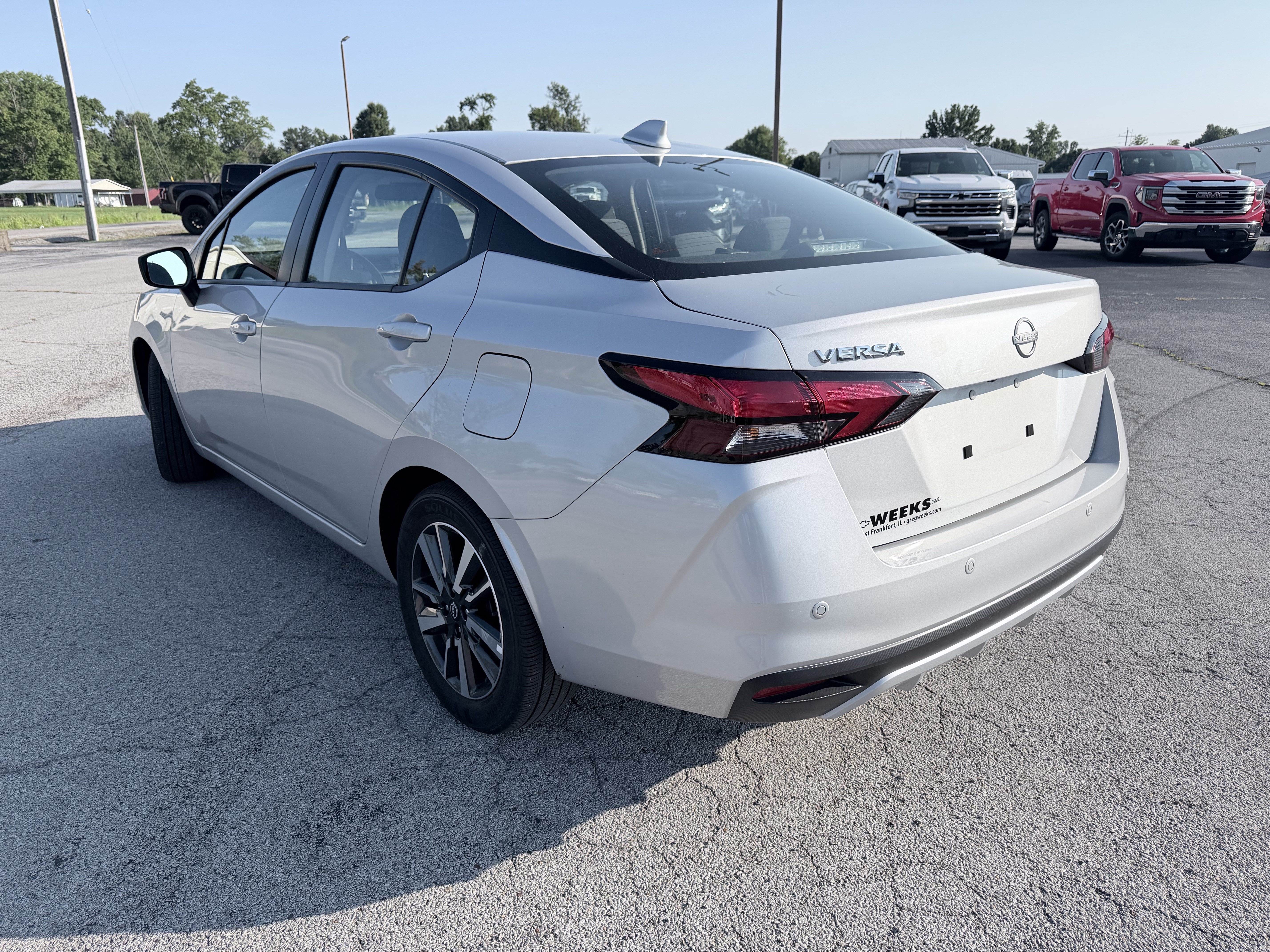 Used 2025 Nissan Versa SV FWD image 4