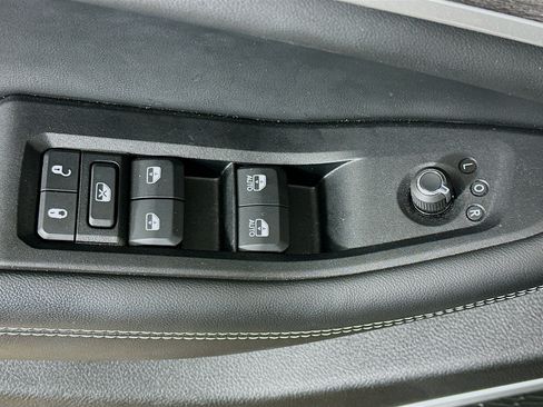 Used 2023 Jeep Grand Cherokee Limited RWD image 15