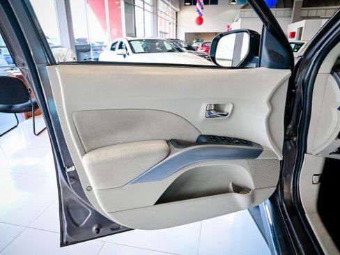 Used 2010 Mitsubishi Outlander SE AWD/4WD image 14