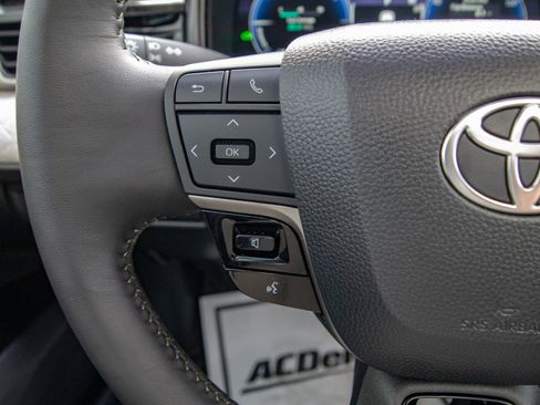 Used 2026 Toyota Camry XLE image 23