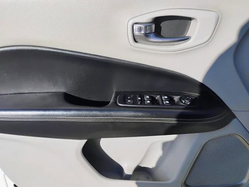 Used 2018 Jeep Compass Latitude w/ Safe & Security Group image 22