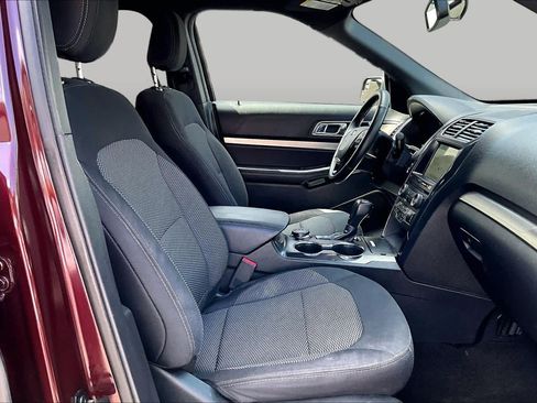 Used 2018 Ford Explorer XLT w/ Equipment Group 201A AWD/4WD image 9