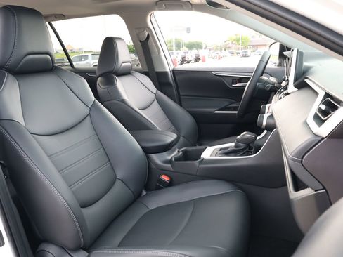 Used 2025 Toyota RAV4 XLE Premium FWD image 30