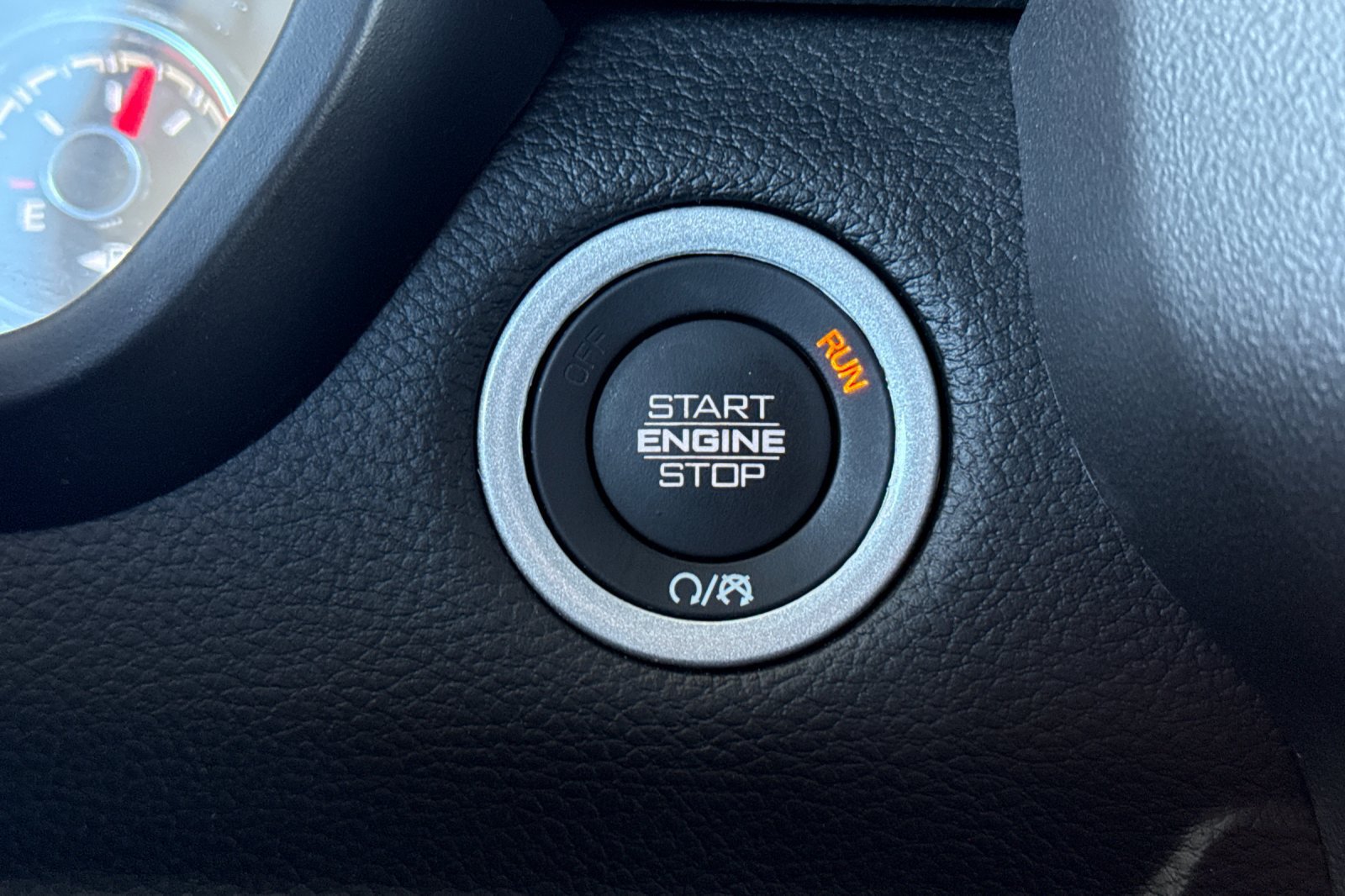 Used 2025 RAM 1500 Laramie AWD/4WD image 35