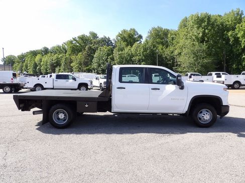 Used 2024 Chevrolet Silverado 3500 W/T w/ Snow Plow Prep Package AWD/4WD image 9