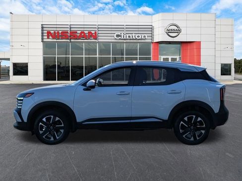 Certified 2025 Nissan Kicks SR image 6