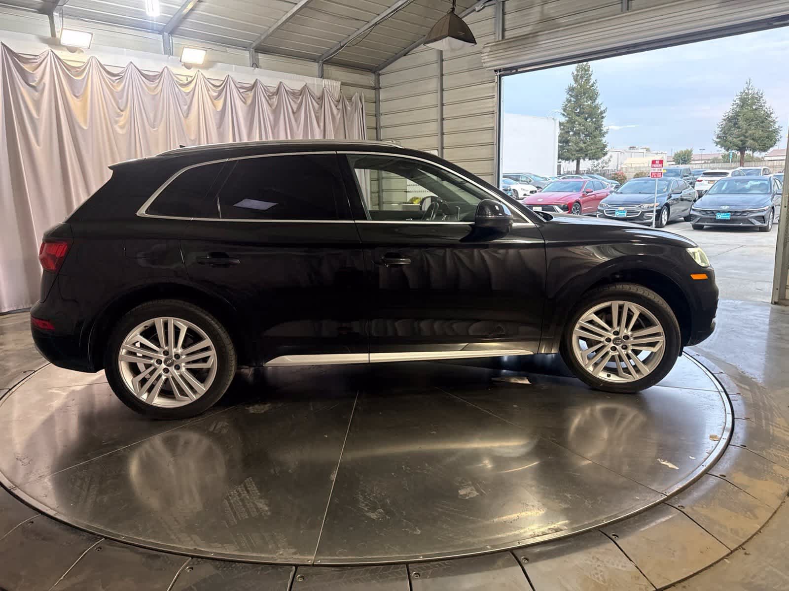 Used 2019 Audi Q5 2.0T Premium Plus w/ Premium Plus Package AWD/4WD image 3