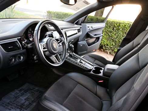 Used 2018 Porsche Macan Sport Edition AWD/4WD image 11