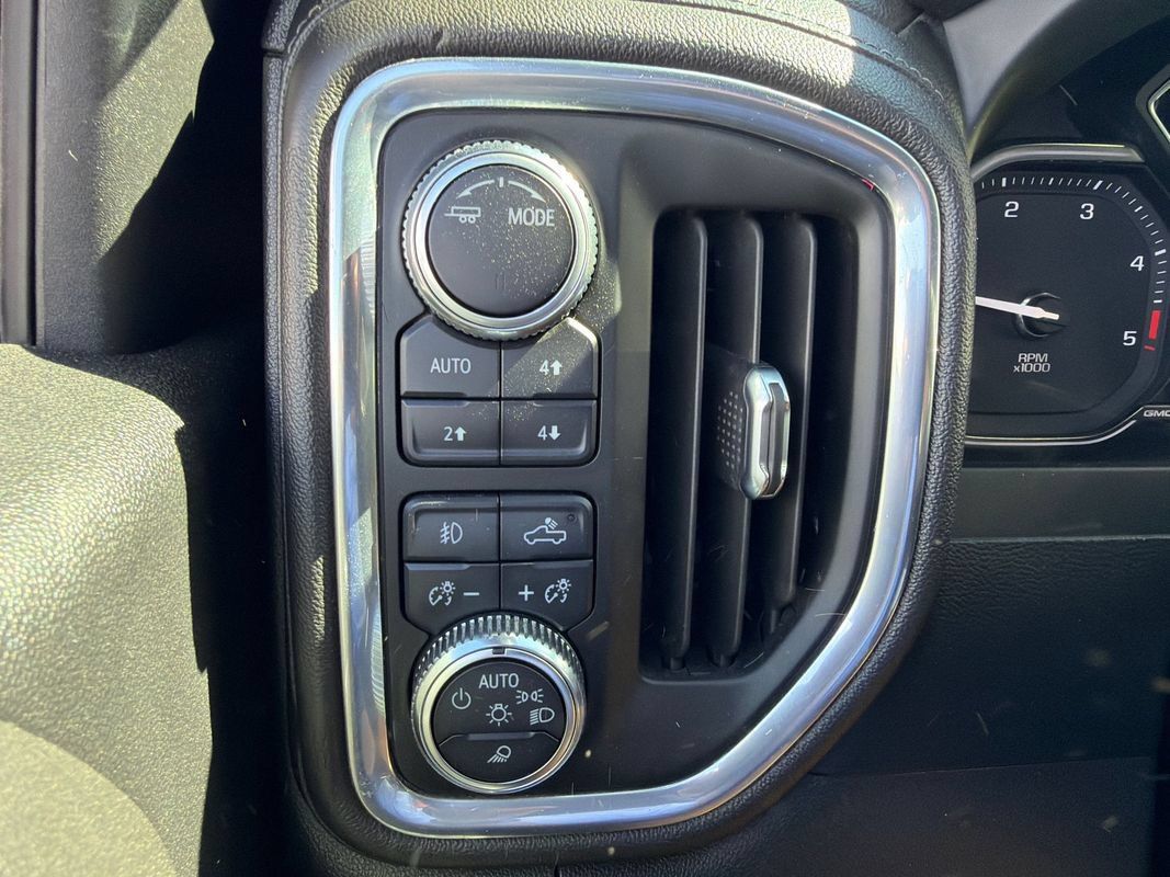 Used 2022 GMC Sierra 3500 Denali AWD/4WD image 28