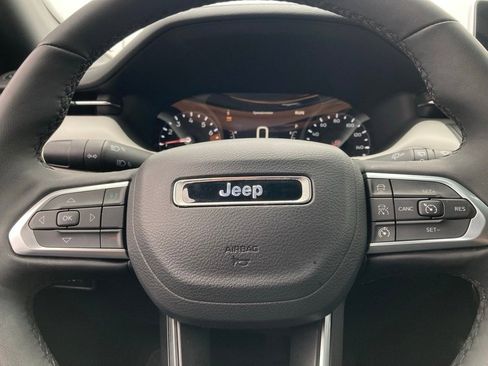 Used 2025 Jeep Compass Limited image 18