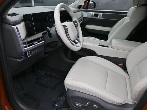 Used 2025 Hyundai Santa Fe Limited FWD image 21