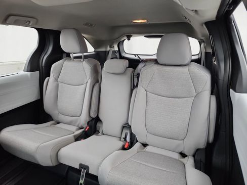 Used 2025 Toyota Sienna LE image 13
