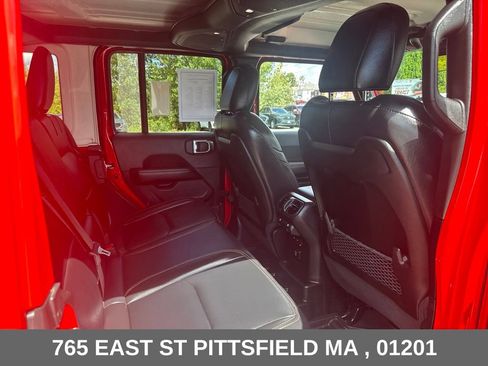 Used 2024 Jeep Wrangler Unlimited Sahara w/ Technology Group AWD/4WD image 19