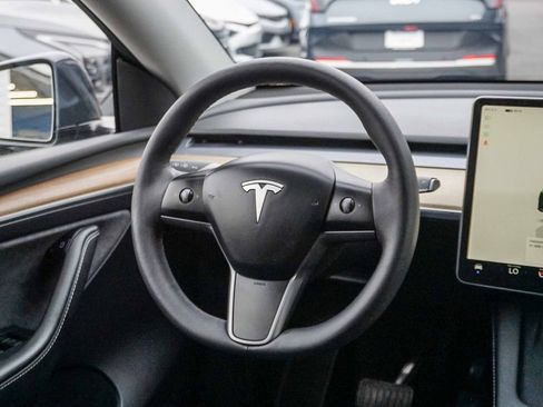 Used 2023 Tesla Model Y Long Range AWD/4WD image 17