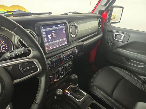 Used 2020 Jeep Wrangler Unlimited Sahara image 24