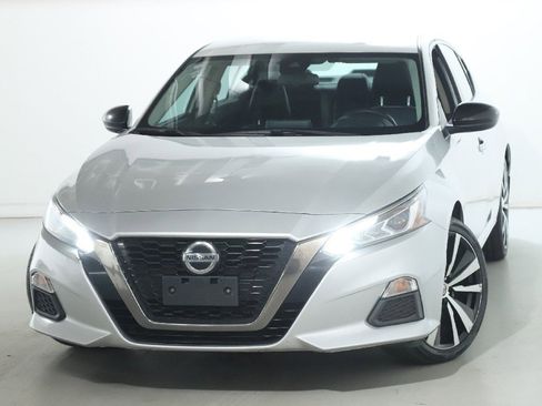 Used 2020 Nissan Altima 2.5 SR image 3